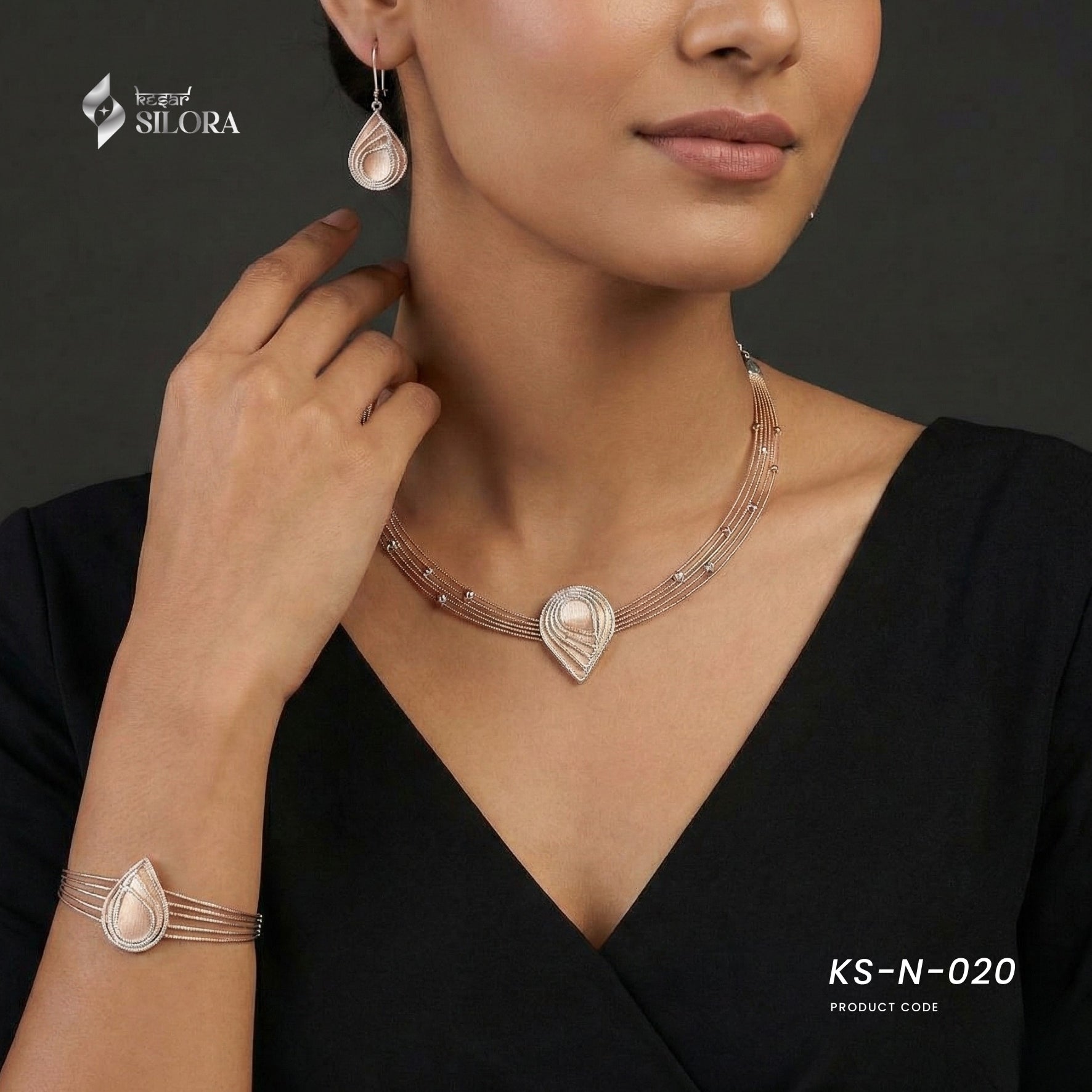 Teardrop Motif Necklace Set